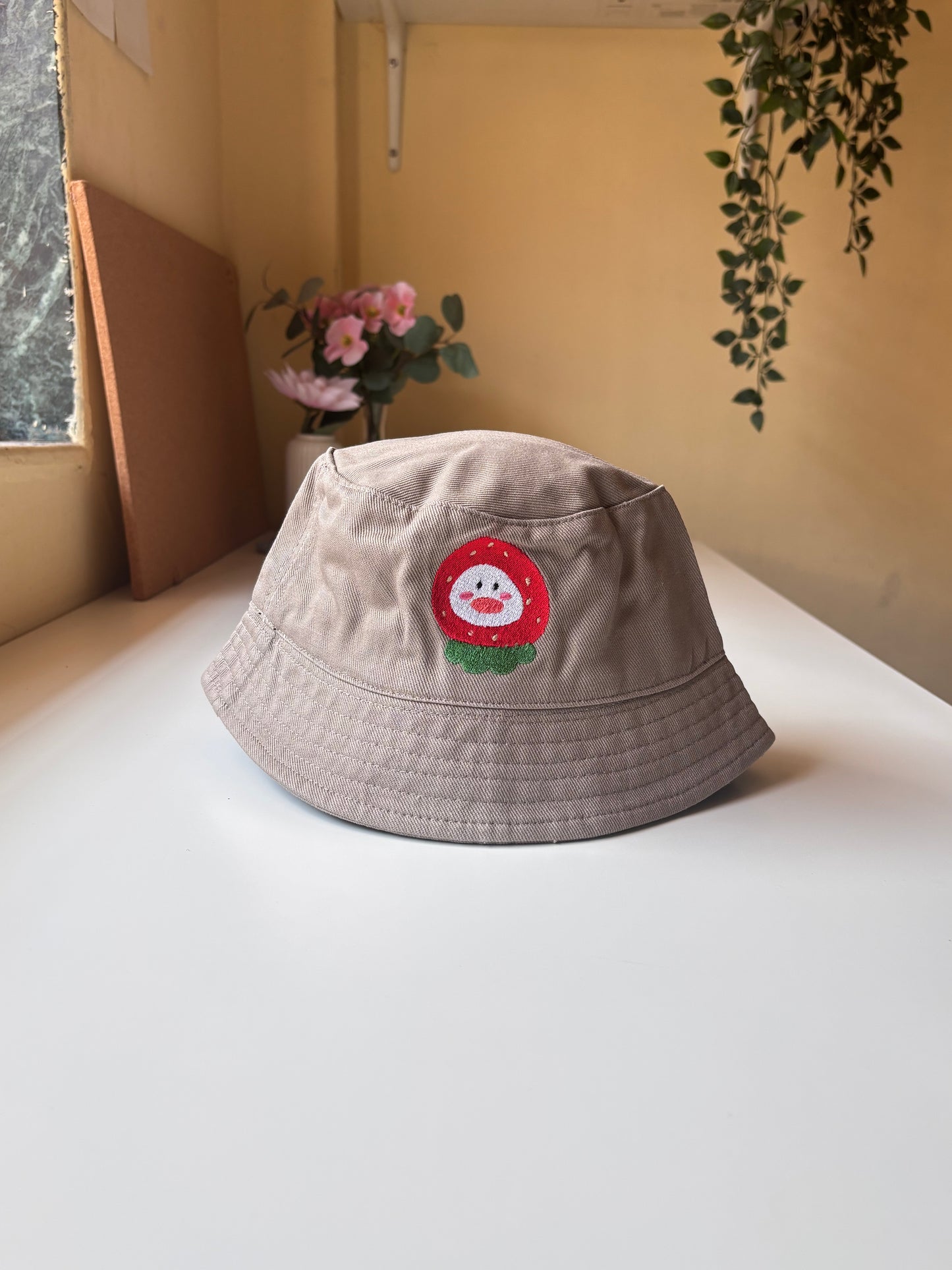 Ducky in berry bucket hat